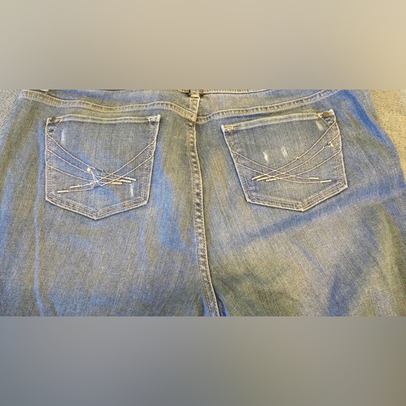 Women’s Simply Vera Wang Jeans - Picture 2 of 4